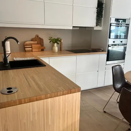 Апартаменти Premium 4br Steps From Bryggen *